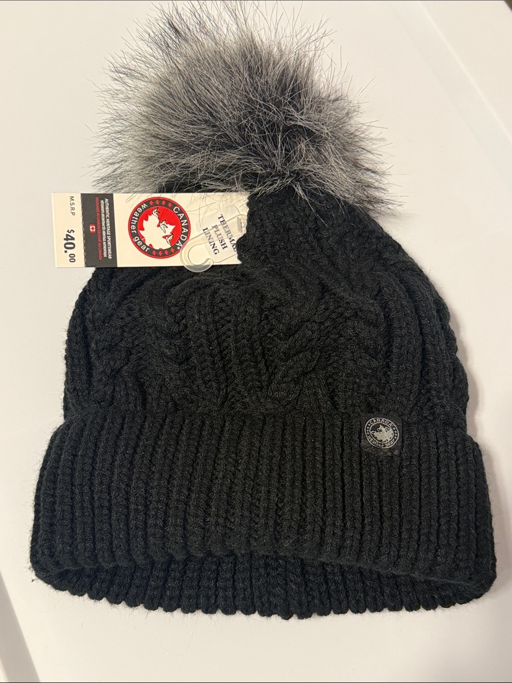 Lady Black Knit Pom Beanie